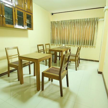 Hotel Hundred Moon Yangon Exterior foto