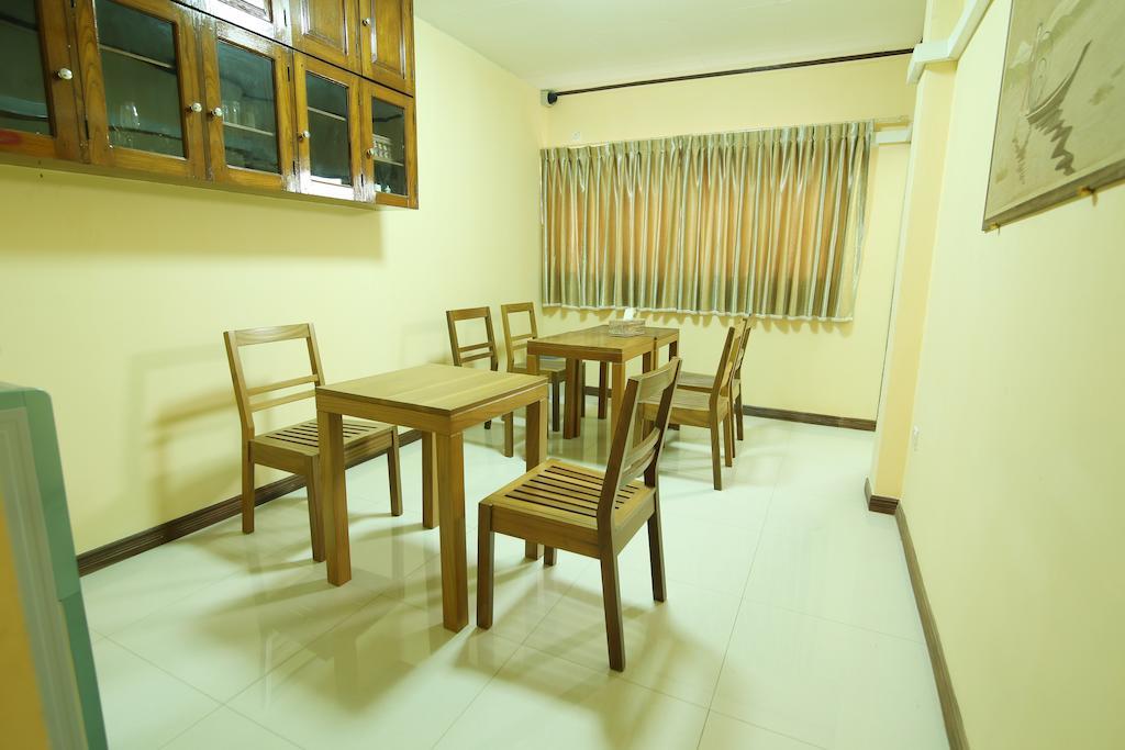 Hotel Hundred Moon Yangon Exterior foto