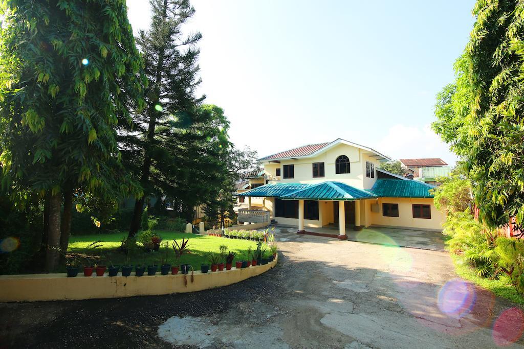Hotel Hundred Moon Yangon Exterior foto