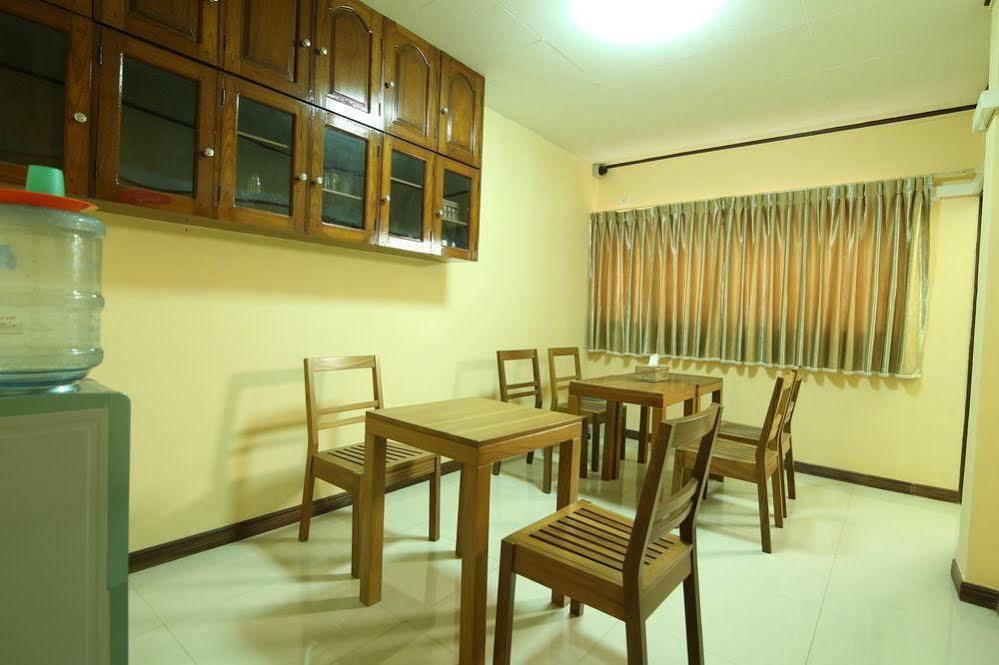 Hotel Hundred Moon Yangon Exterior foto