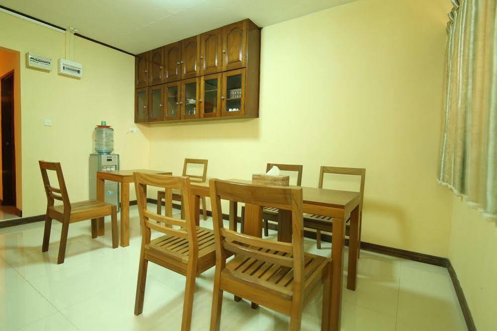 Hotel Hundred Moon Yangon Exterior foto