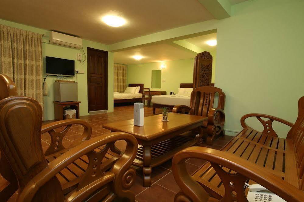 Hotel Hundred Moon Yangon Exterior foto