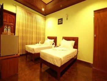 Hotel Hundred Moon Yangon Exterior foto