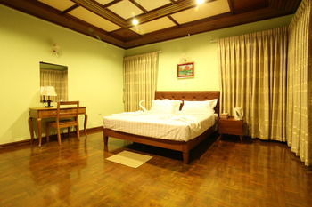 Hotel Hundred Moon Yangon Exterior foto
